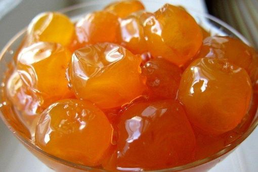 Ağ gilas mürəbbəsi şəkil